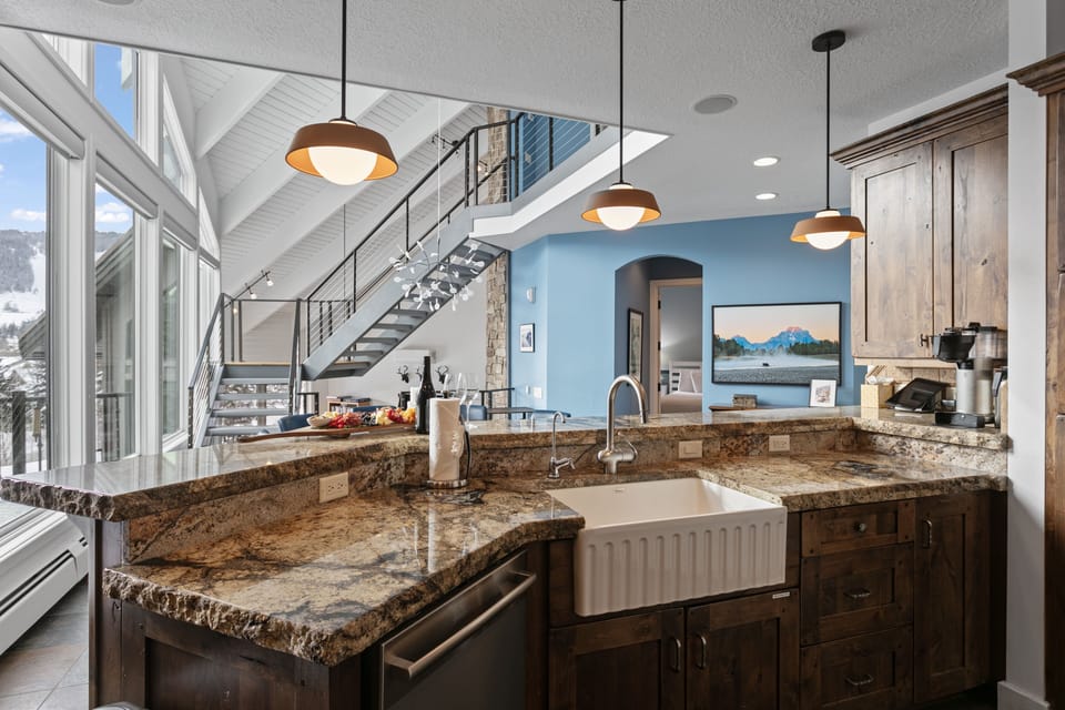 Condo, 5 Bedrooms | Private kitchen | Coffee/tea maker, fridge, oven, toaster