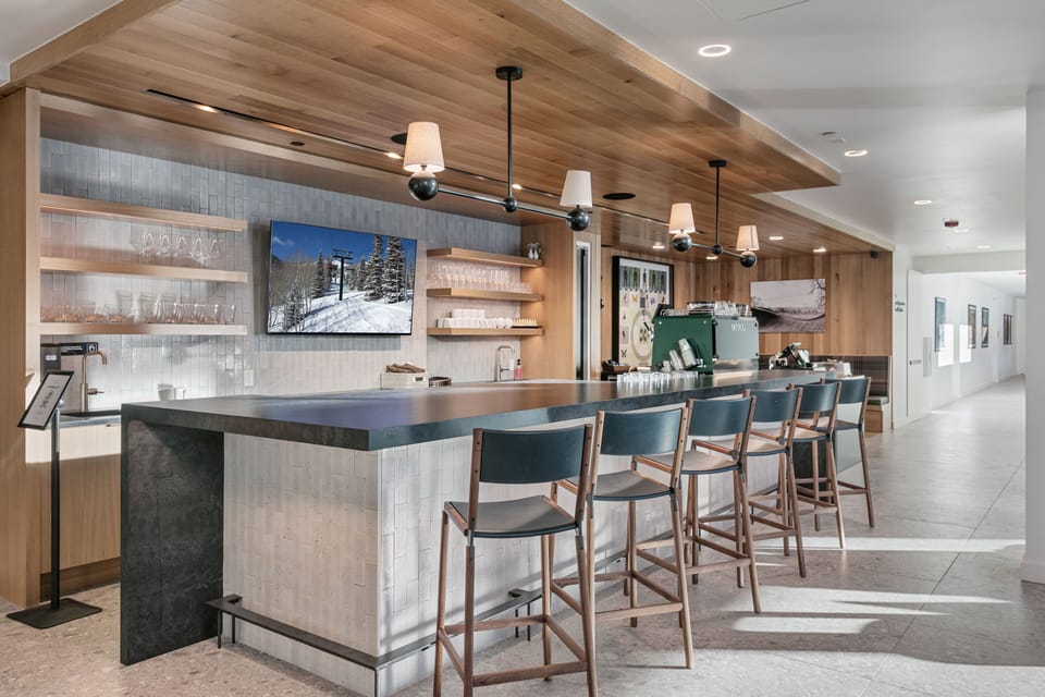 Condo, 3 Bedrooms | Bar (on property)
