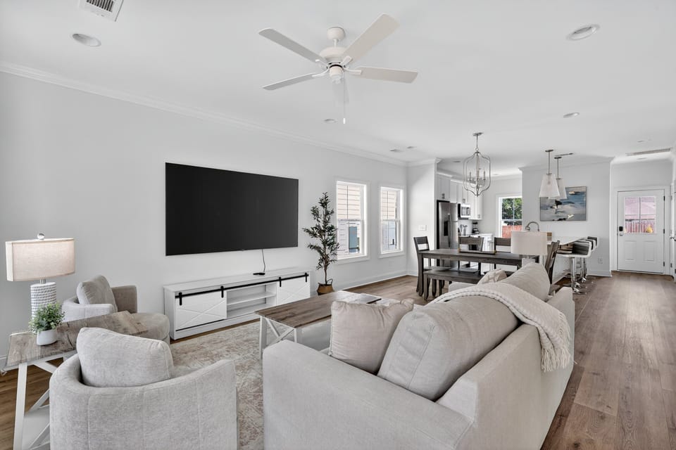 Condo, 2 Bedrooms | Living area | Smart TV, streaming services