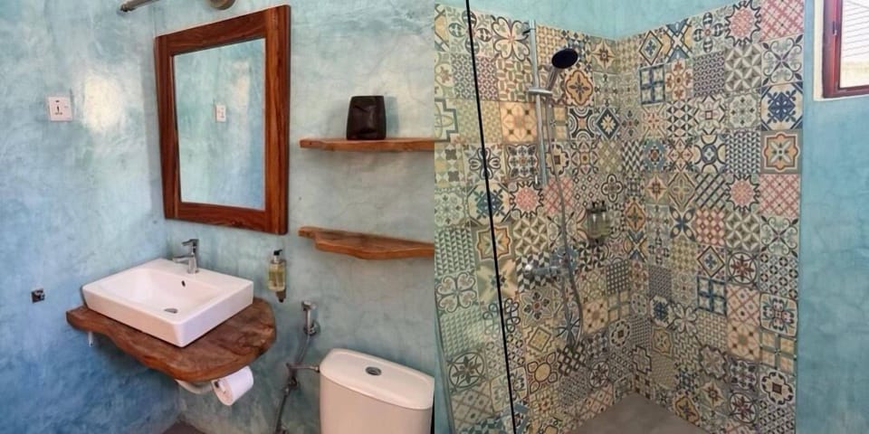 Superior Double Room, 1 Bedroom, Pool View | Bathroom | Shower, rainfall showerhead, designer toiletries, hair dryer