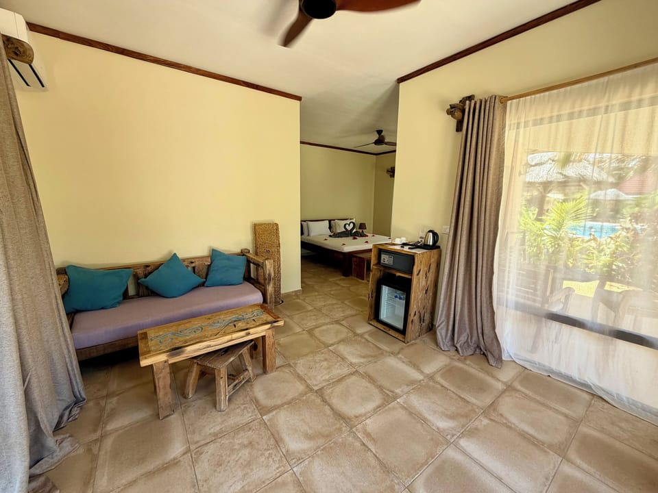 Superior Double Room, 1 Bedroom, Pool View | Hypo-allergenic bedding, memory foam beds, in-room safe