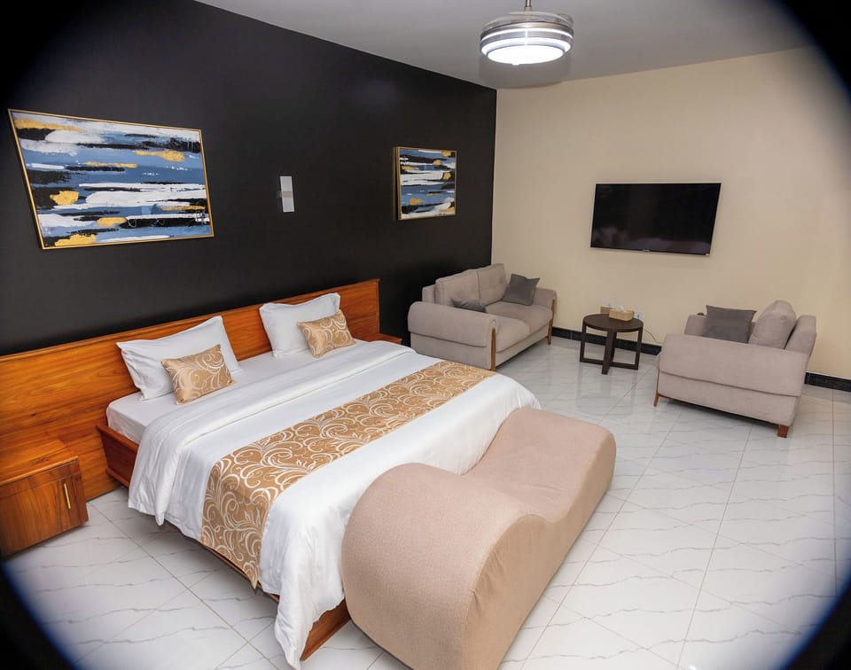 Deluxe Room | Desk, free WiFi