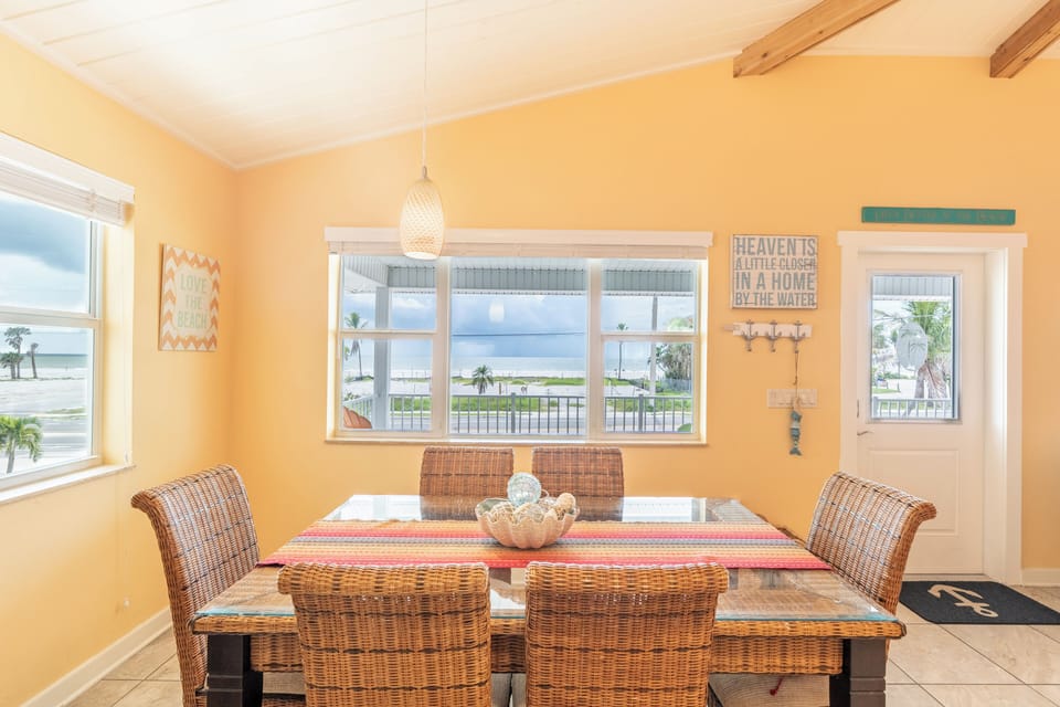 Dining room.