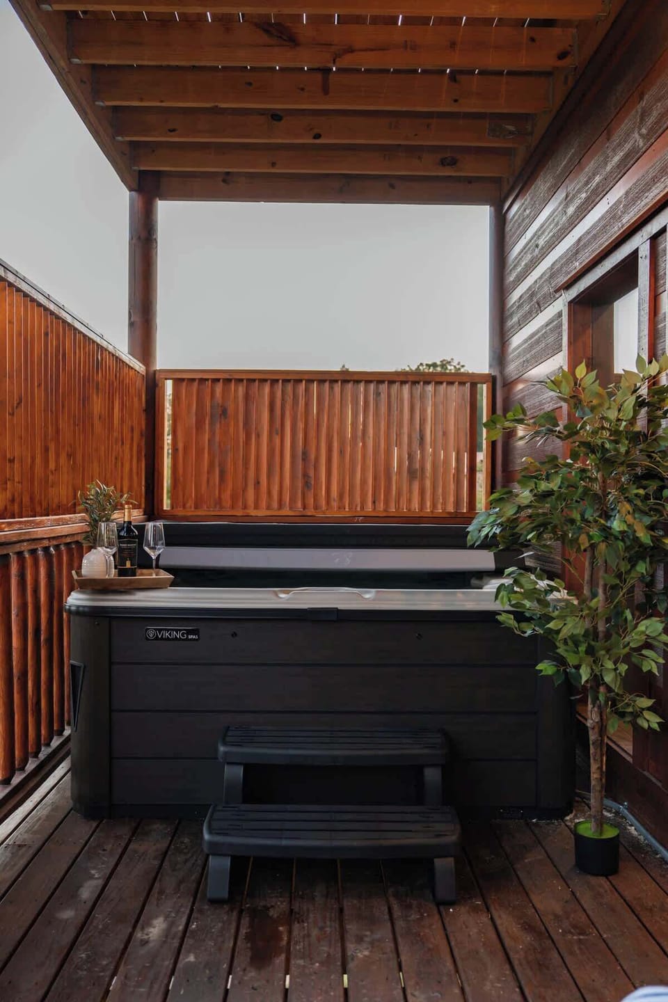 Outdoor spa tub