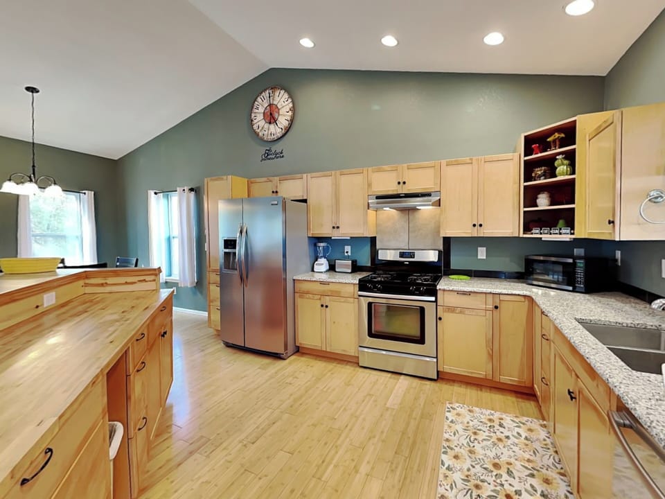 Full Kitchen - Stainless Steel Appliances - Second Floor