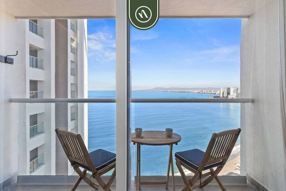 Studio Suite, 1 King Bed with Sofa bed, Balcony, Ocean View (Harbor 171 Torre Norte TNU11) | Interior