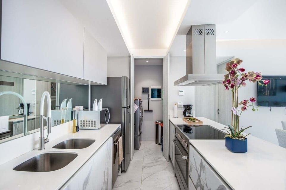 Condo, 1 King Bed (Nautico 8A) | Private kitchen