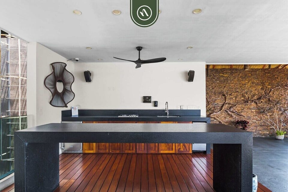 Apartment, 1 King Bed, Hot Tub, Ocean View (Nayri 606) | Interior