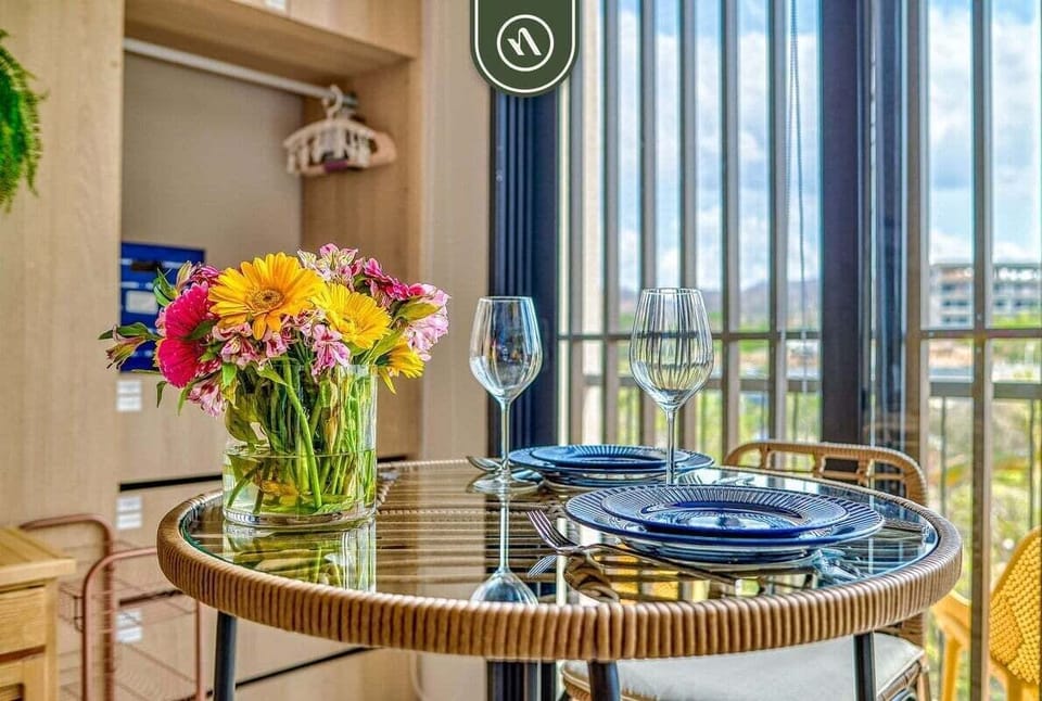 Studio, 1 King Bed, Balcony, City View (Makare 403) | 1 bedroom, individually decorated, individually furnished, bed sheets