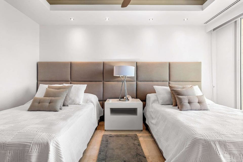 Apartment, Multiple Beds, Jetted Tub, Ocean View (Shangri-La T5-7B) | 4 bedrooms, individually decorated, individually furnished, bed sheets