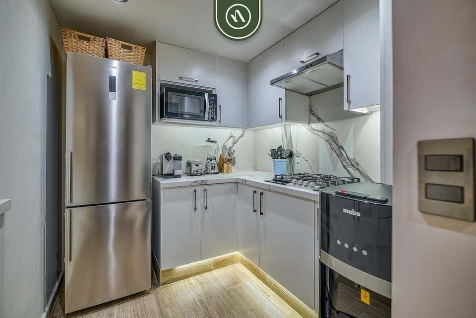 Apartment, Multiple Beds, Jetted Tub, Pool View (Marina del Rey 402) | Private kitchen