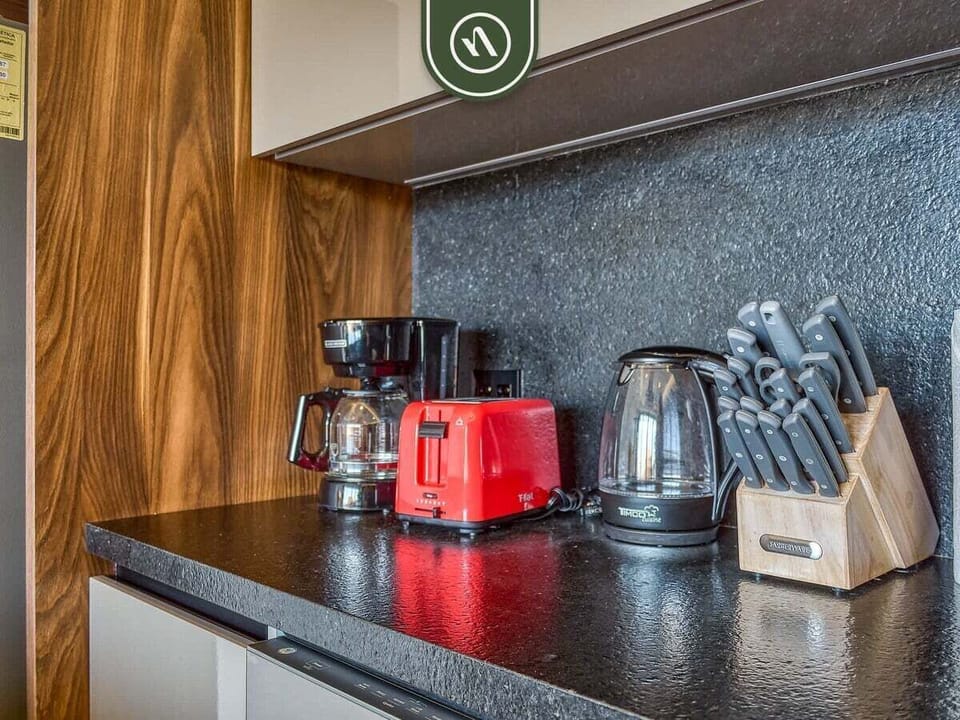Apartment, 1 Queen Bed, Jetted Tub, Ocean View (Madero 320 B103) | Private kitchen | Electric kettle