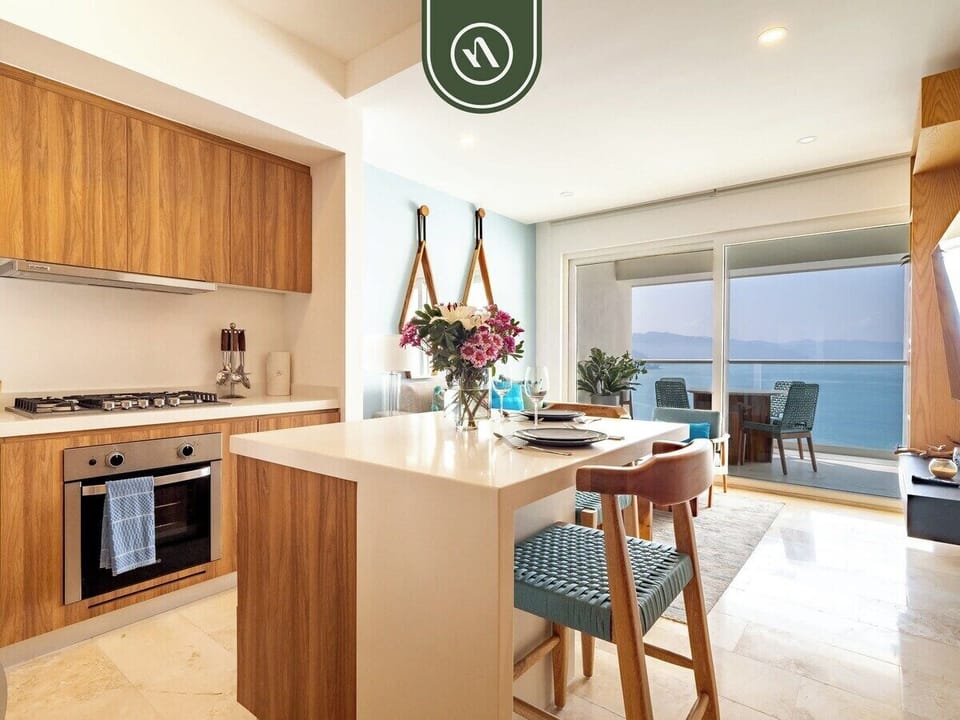Condo, 1 King Bed with Sofa bed, Balcony, Ocean View (Harbor 171 North Tower 2104) | Private kitchen