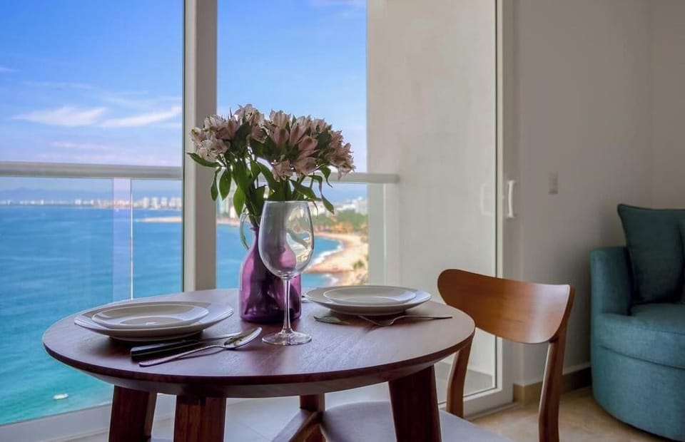 Condo, 1 King Bed, Balcony, Ocean View (Harbor 171 Torre Norte 1311) | 1 bedroom, individually decorated, individually furnished, bed sheets