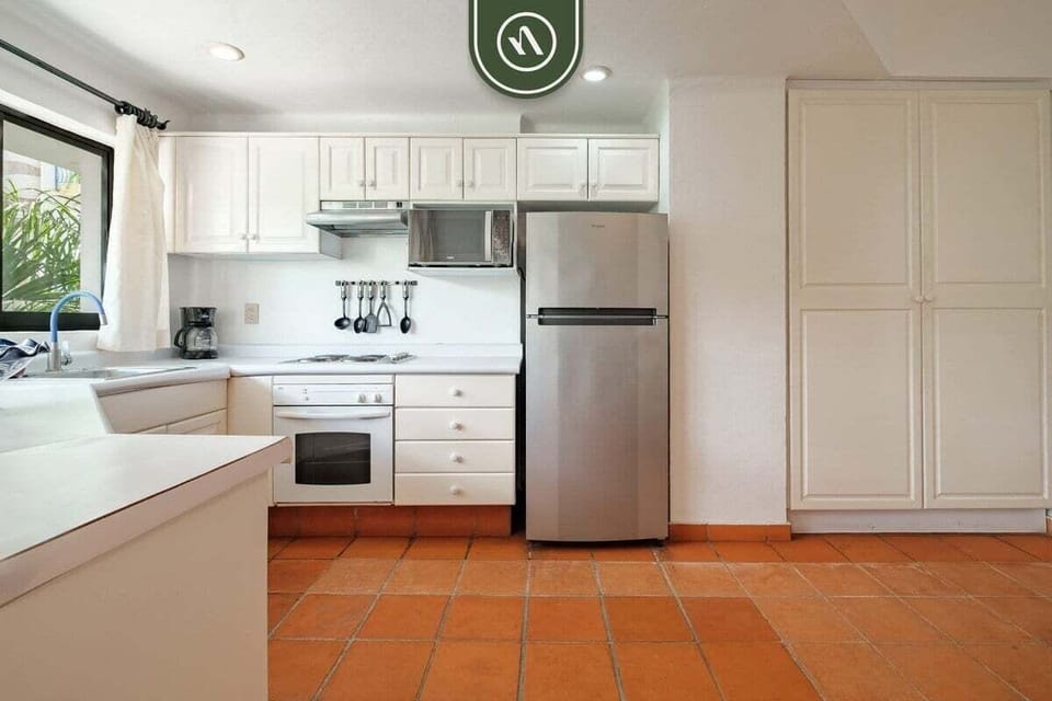 Apartment, Multiple Beds, Balcony, Ocean View (One Beach Street 310 C) | Private kitchen