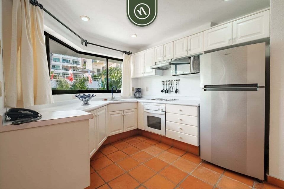 Apartment, Multiple Beds, Balcony, Ocean View (One Beach Street 310 C) | Private kitchen