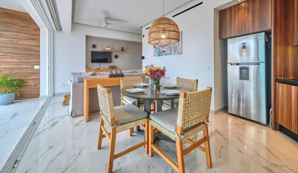 Condo, 1 King Bed with Sofa bed, Hot Tub, Ocean View (Dsire 402) | Interior