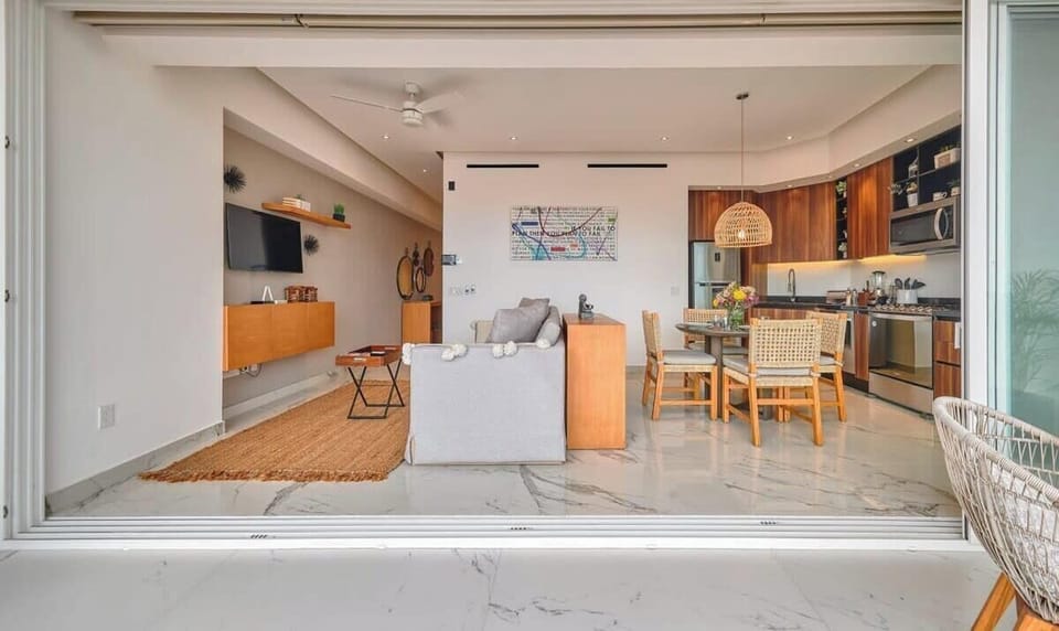 Condo, 1 King Bed with Sofa bed, Hot Tub, Ocean View (Dsire 402) | Living area