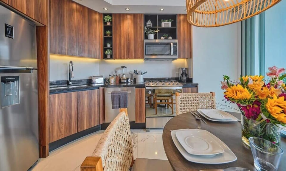Condo, 1 King Bed with Sofa bed, Hot Tub, Ocean View (Dsire 402) | Private kitchen | Dining tables