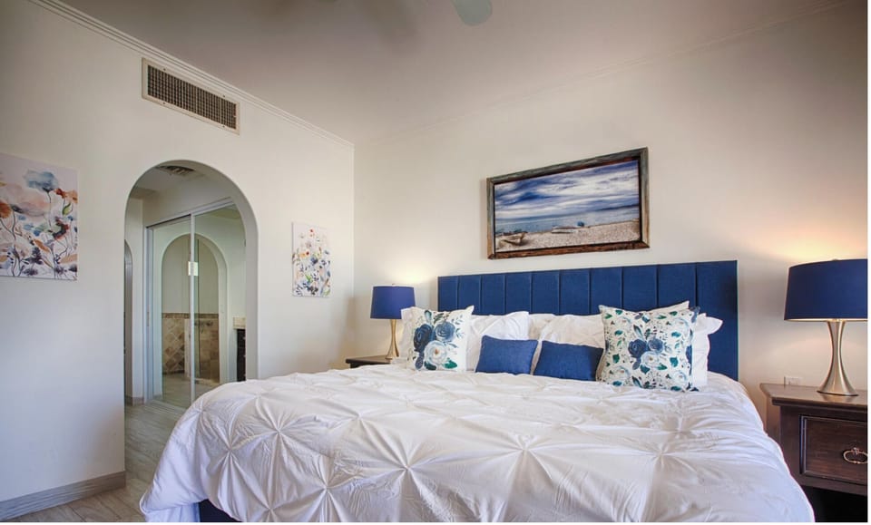 Apartment, Multiple Beds, Kitchen, Ocean View (Las Mañanitas LM C209) | 2 bedrooms, individually decorated, individually furnished, bed sheets