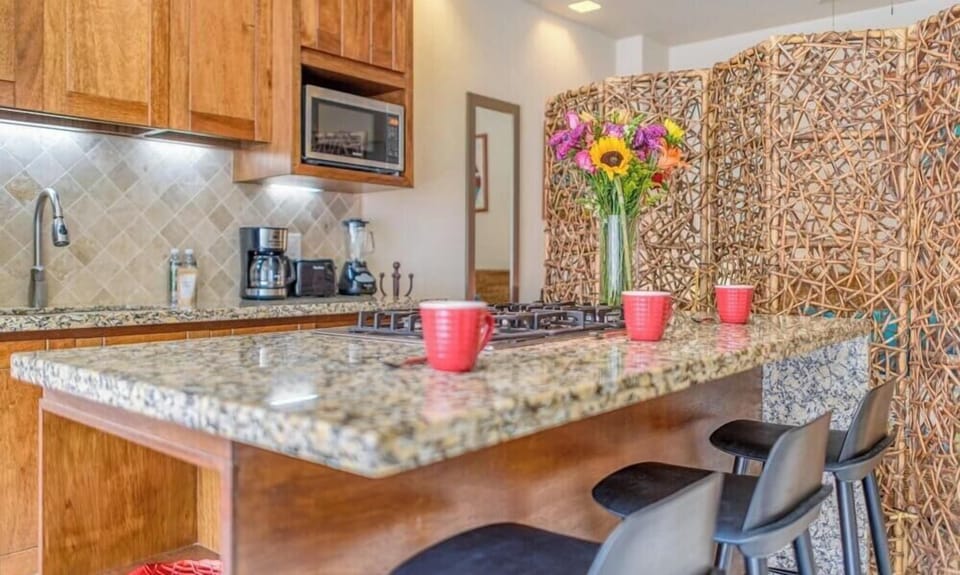 Studio Suite, 1 King Bed, Hot Tub, Ocean View (V177 303) | Private kitchen