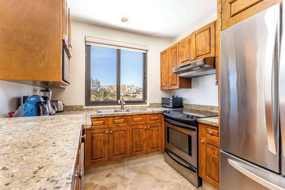 Apartment, Multiple Beds, Patio, Ocean View (Alegranza 101) | Private kitchen | Dining tables