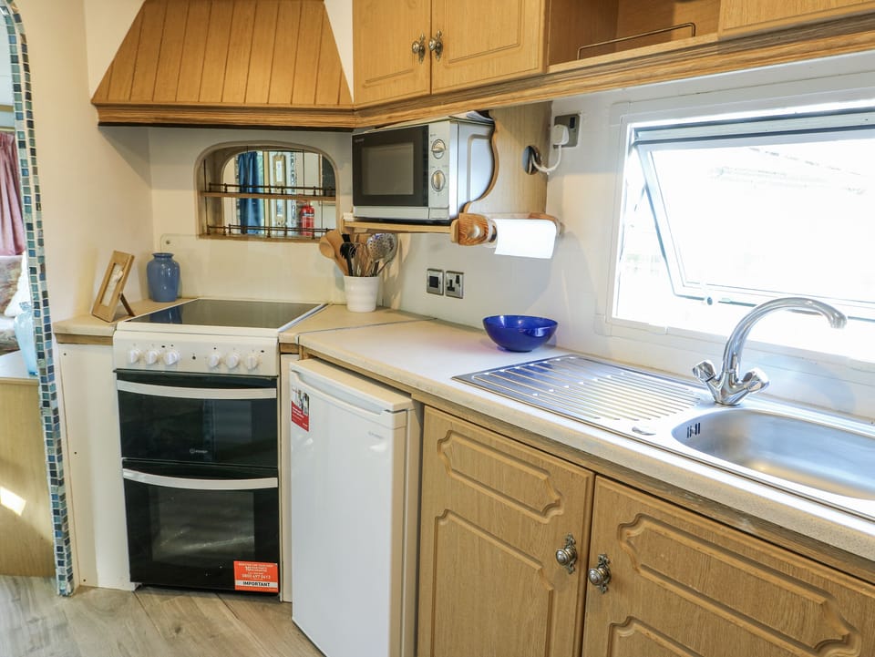 Cookware/dishes/utensils