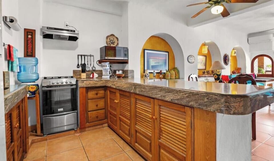 Condo, 1 King Bed, Pool Access, Ocean View (306-Plaza Mar) | Private kitchen