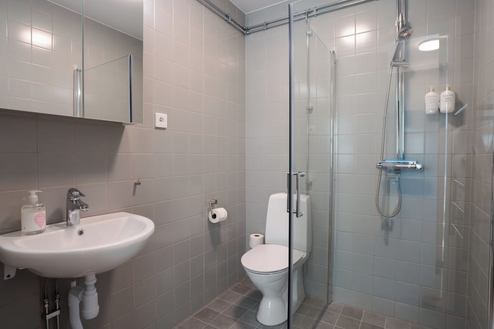 Standard Studio | Bathroom