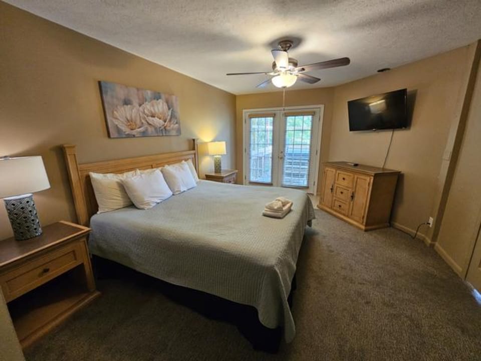 Signature House, 3 Bedrooms, Hot Tub, Mountain View | Individually decorated, individually furnished, desk, laptop workspace