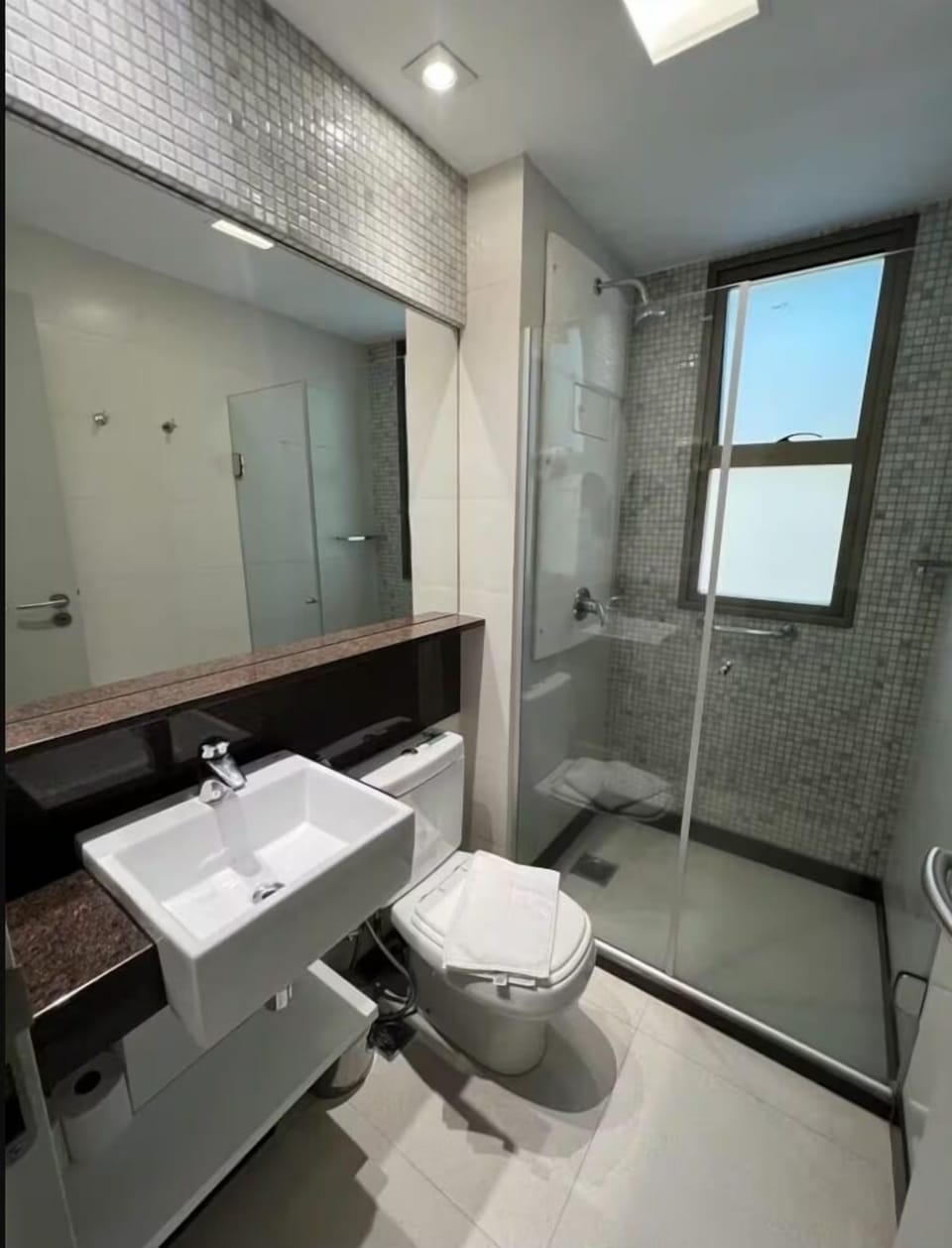 Executive Apartment, 1 Bedroom, Air conditioning | Bathroom | Toilet paper
