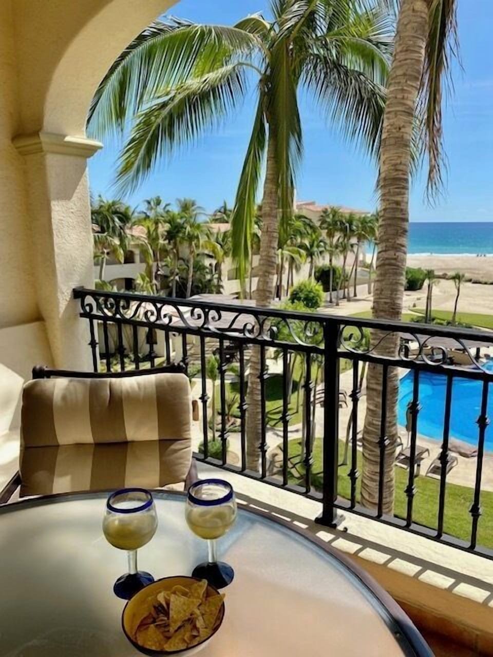 Apartment, Multiple Beds, Balcony, Ocean View (Las Mañanitas LM E3302) | Outdoor dining