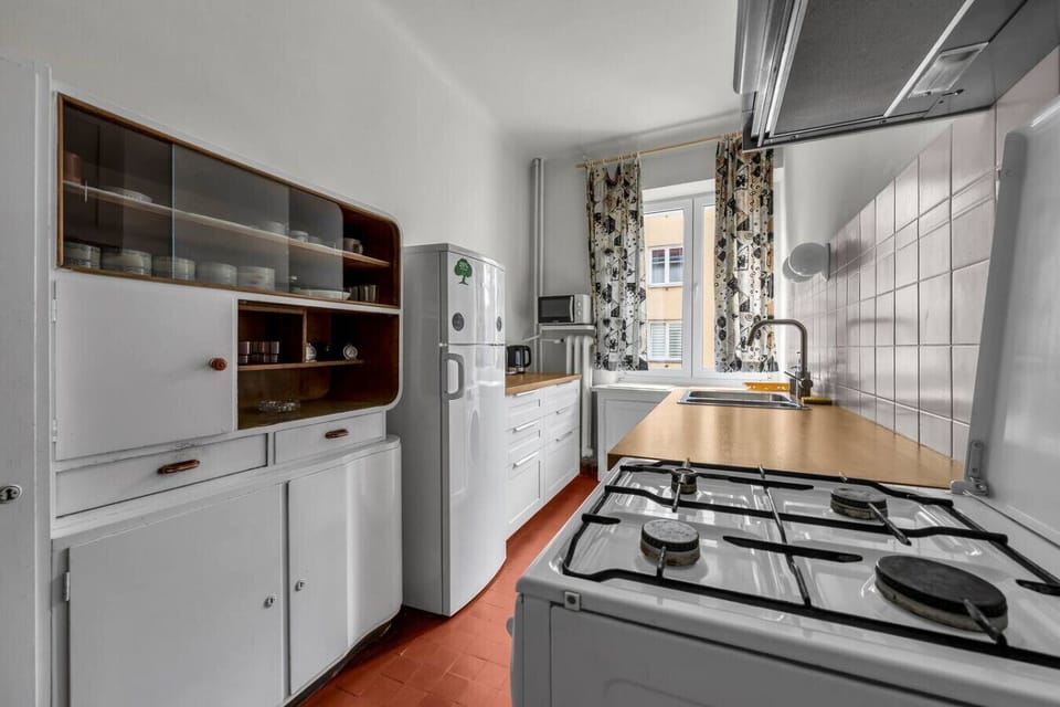 Kitchen Area – Fully equipped with gas stove, fridge, microwave, and vintage cabinets | Book Now with RENTUJEMY.COM