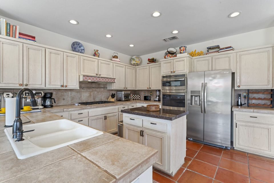 Expansive kitchen layout w/ island seating & plenty of prep space