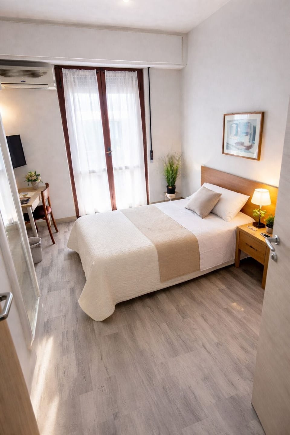Classic Single Room, Balcony, Courtyard View | Desk, iron/ironing board, free WiFi