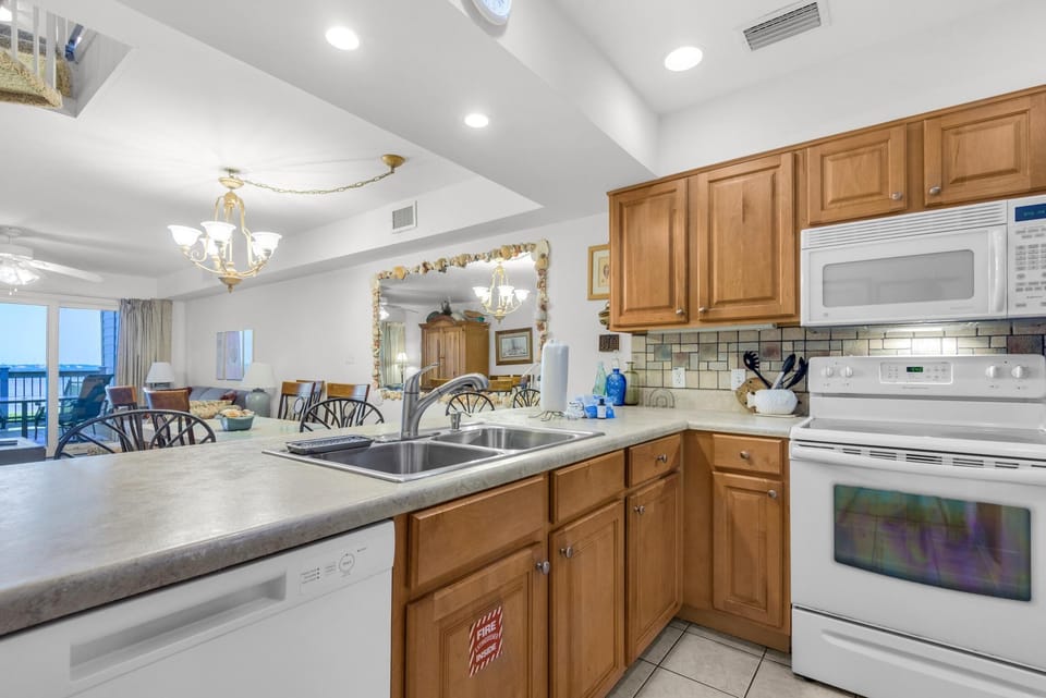 Condo, Multiple Beds (San De Luna #2) | Private kitchen | Oven, toaster, spices, reusable coffee/tea filters
