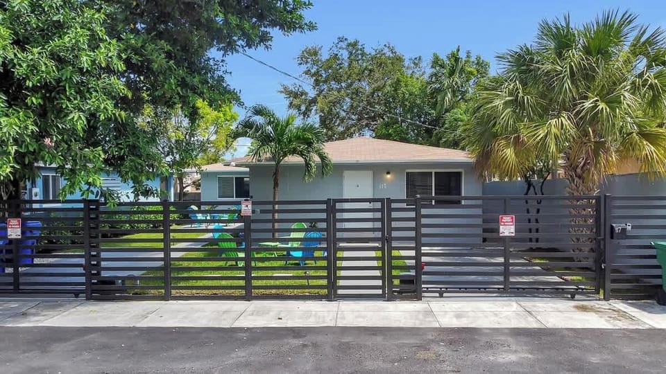Start or end your day on the cozy front porch—relax with a drink or enjoy the Miami breeze.