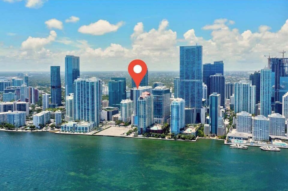 Modern Brickell high-rise steps from dining, shopping & nightlife.
