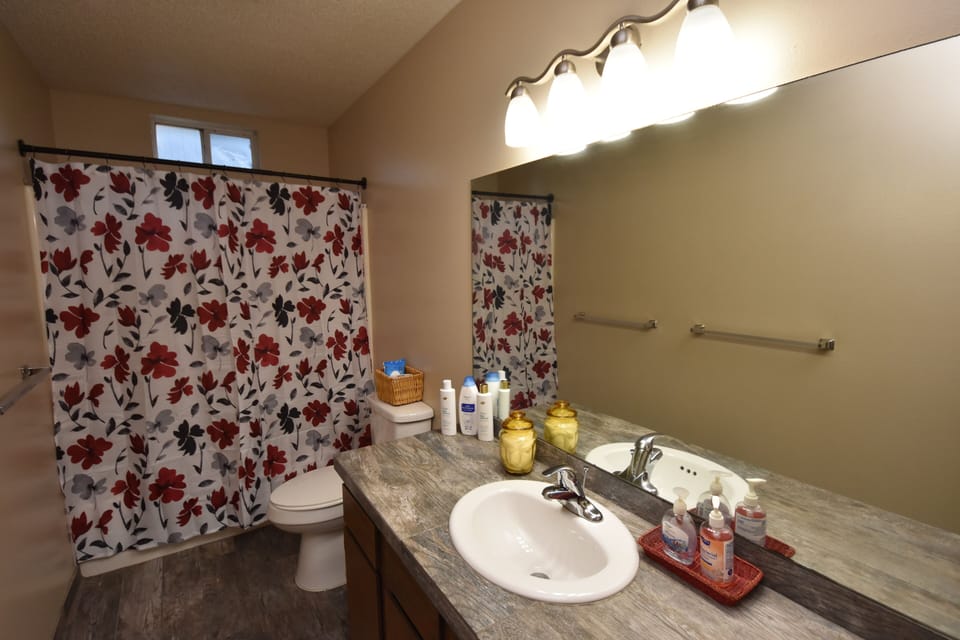 Full Sized Bathroom #1