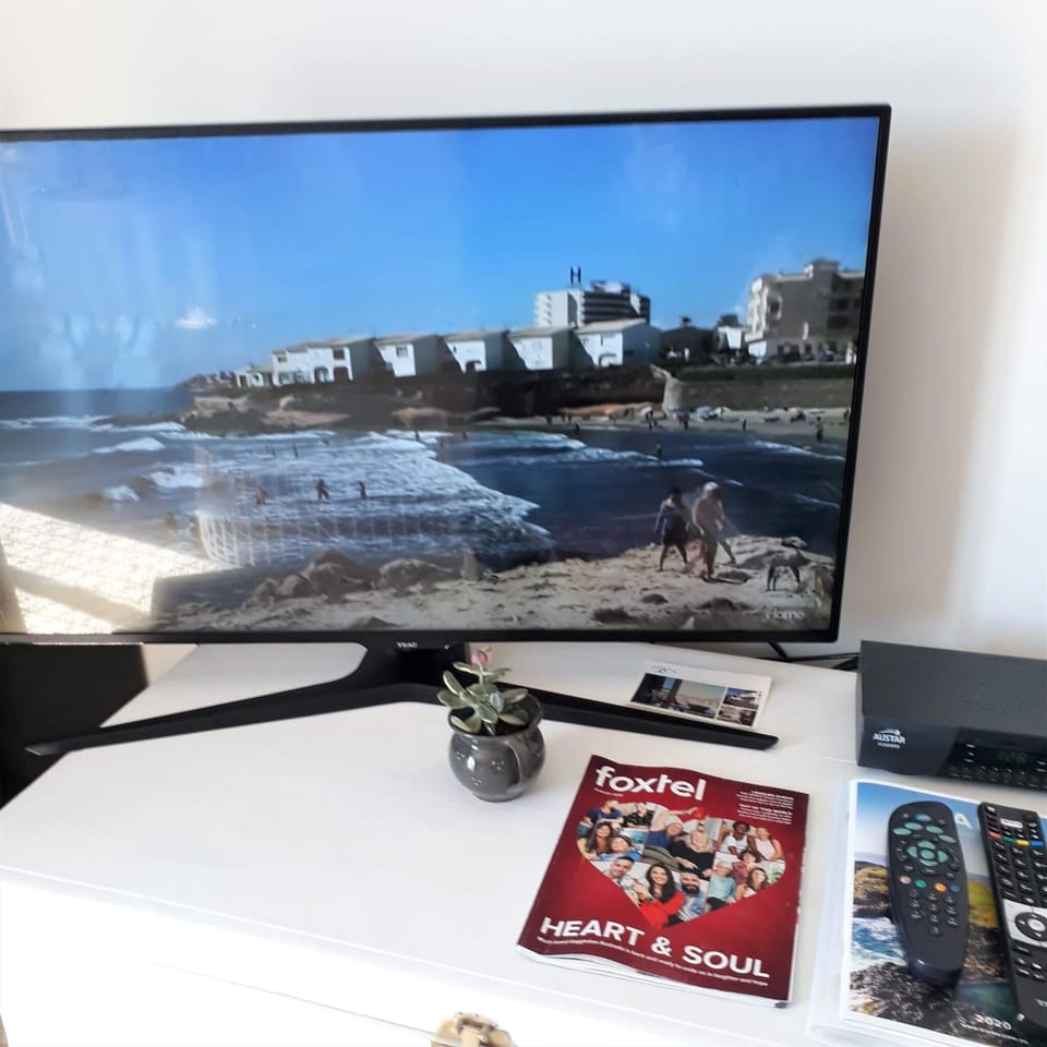 Superior Studio Suite, 1 Queen Bed, Balcony, Sea View | Living area | 40-cm Smart TV with satellite channels, TV