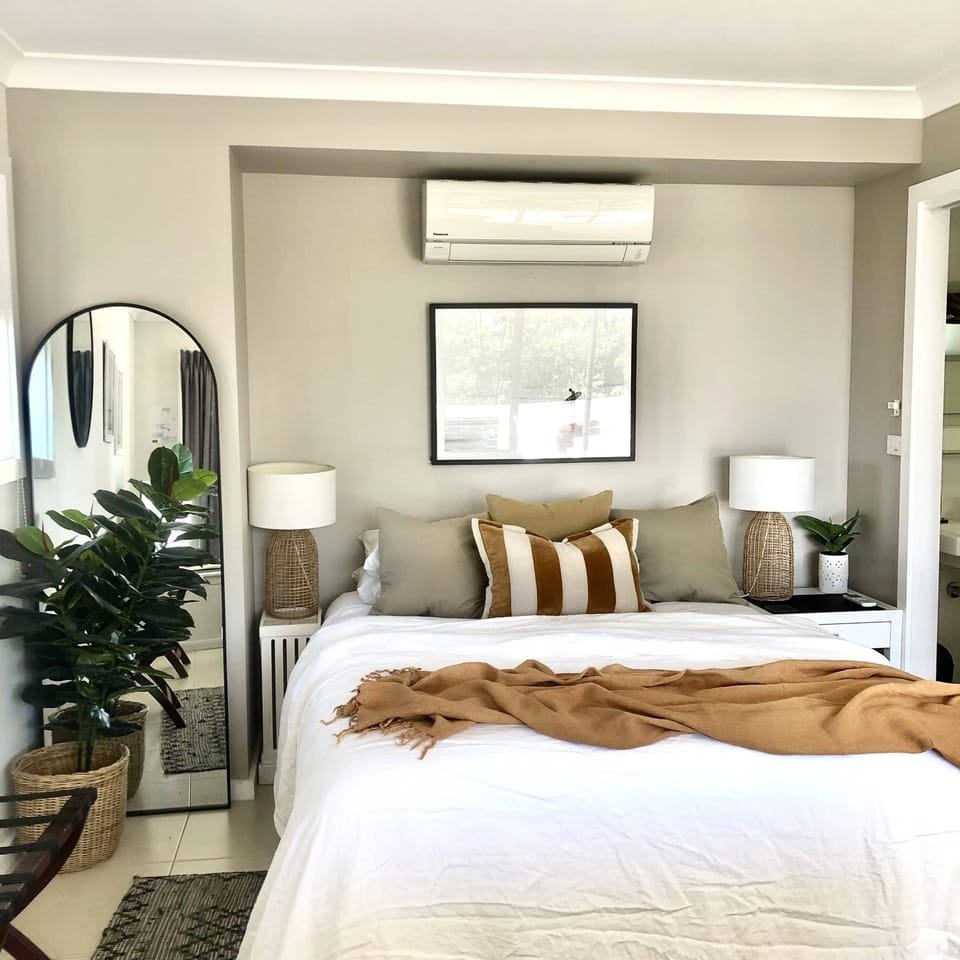 Superior Studio Suite, 1 Queen Bed, Balcony, Sea View | Premium bedding, pillowtop beds, laptop workspace, blackout drapes