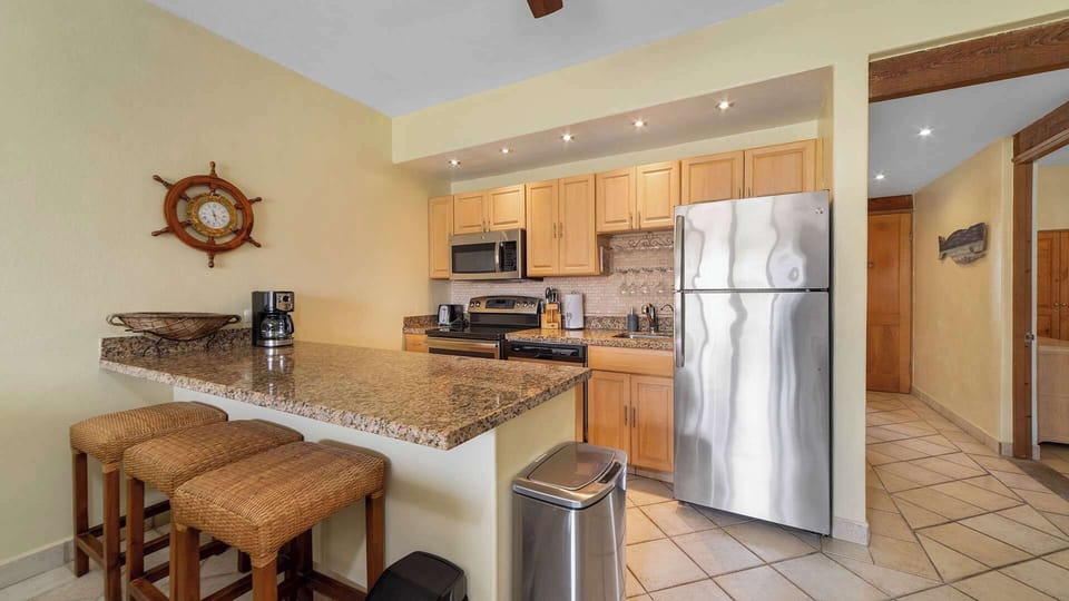 Apartment, Multiple Beds, Balcony, Golf View (Peninsula PEN V1 208) | Private kitchen | Dining table