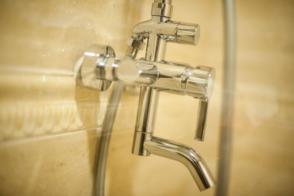 Combined shower/tub, free toiletries, hair dryer, slippers