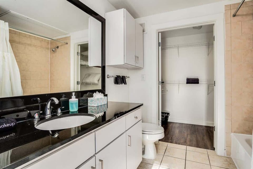 Boulevard Stays - South Congress Apartment in Austin