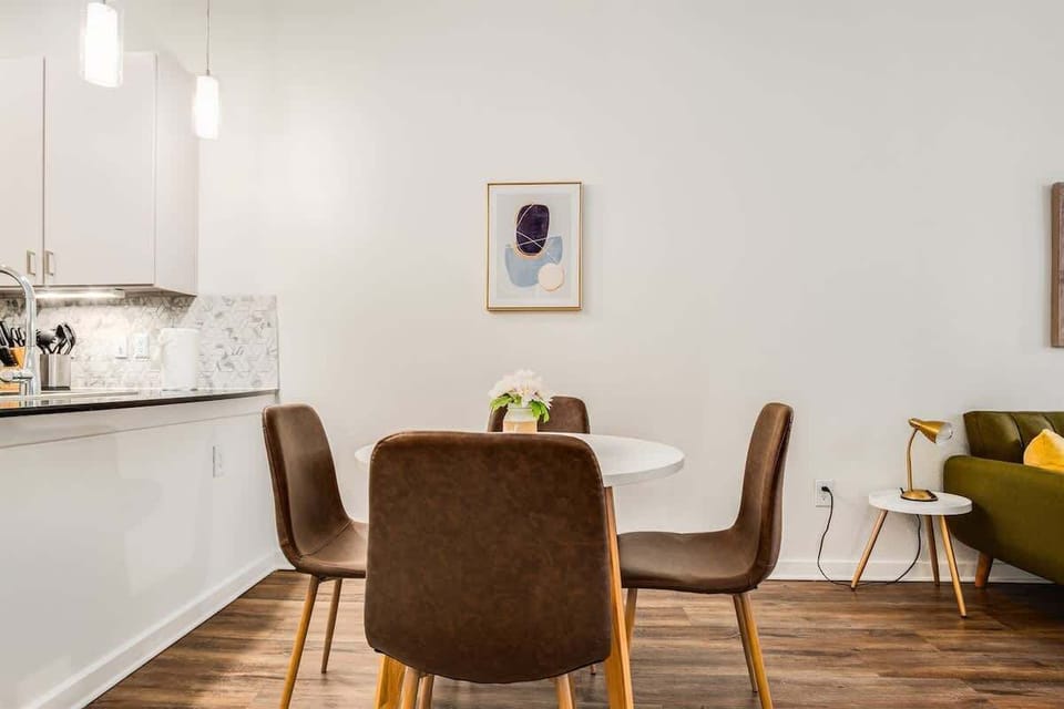 Standard Apartment, 1 Bedroom (Apartment) | In-room dining