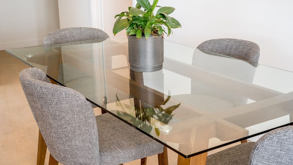 Simple and cosy spot for breakfast, lunch, or dinner.