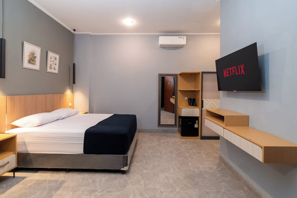 Deluxe Room | Desk, laptop workspace, free WiFi, bed sheets