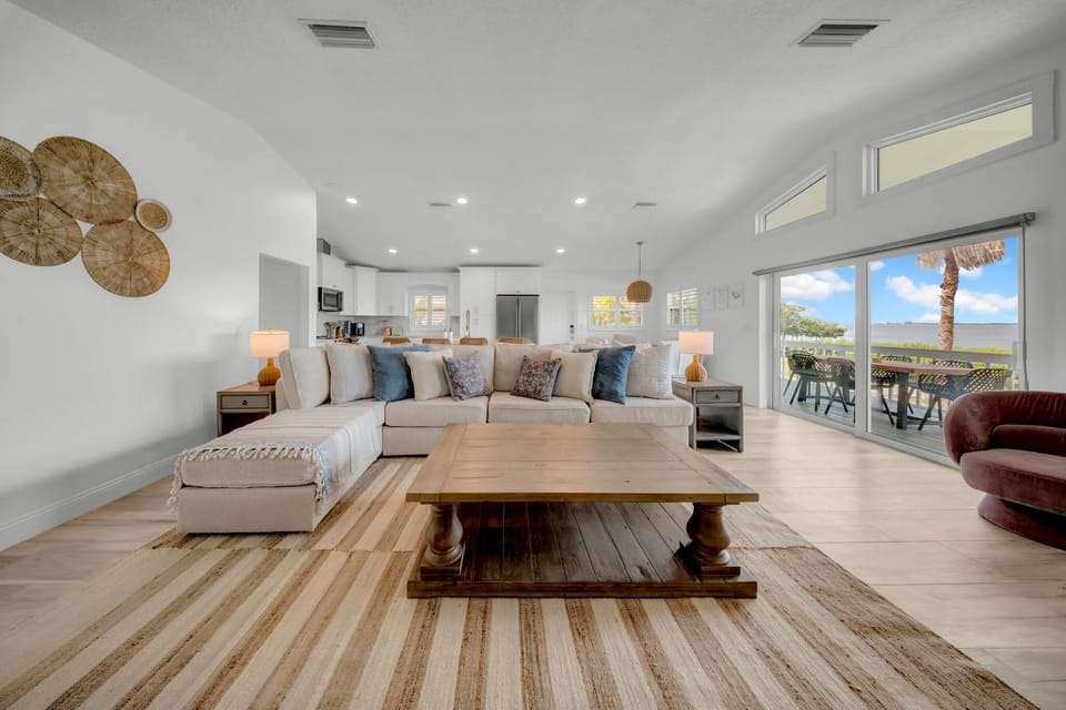 Sunlit, beachy vibes with comfy seating & Smart TV—perfect for movie nights, board games, or relaxing together.