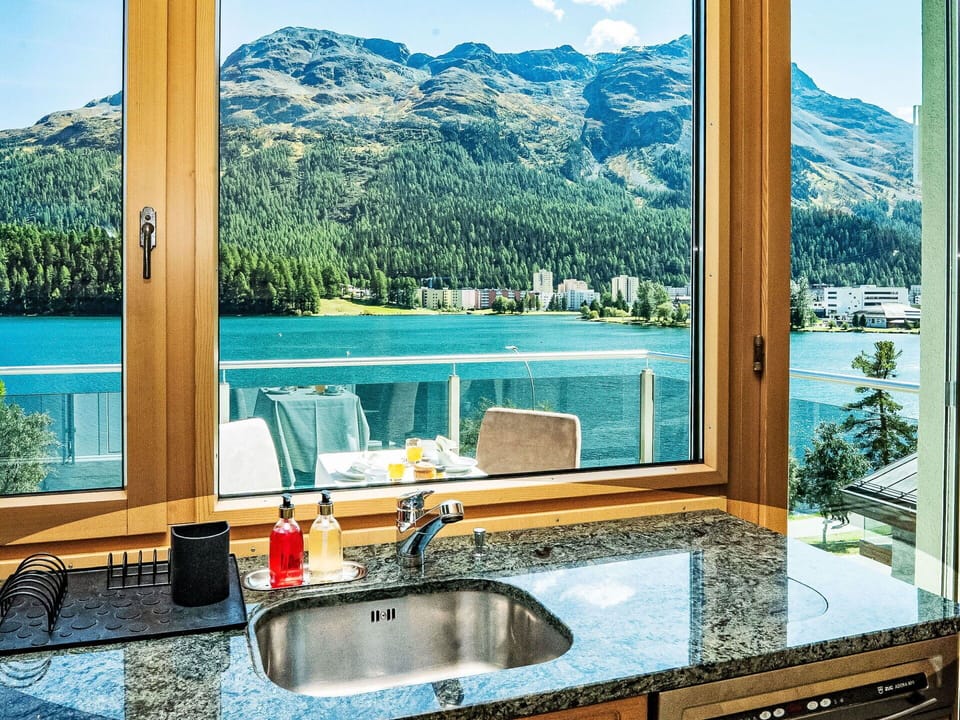 Interior Design, Lake, Plumbing Fixture, Glass, Tap, Chair, Sink, Countertop, Resort, Balcony