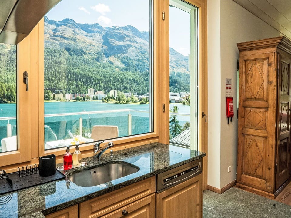 Lake, Mountain Range, Plumbing Fixture, Reservoir, Loch, Sound, Chair, Eco Hotel, Tap